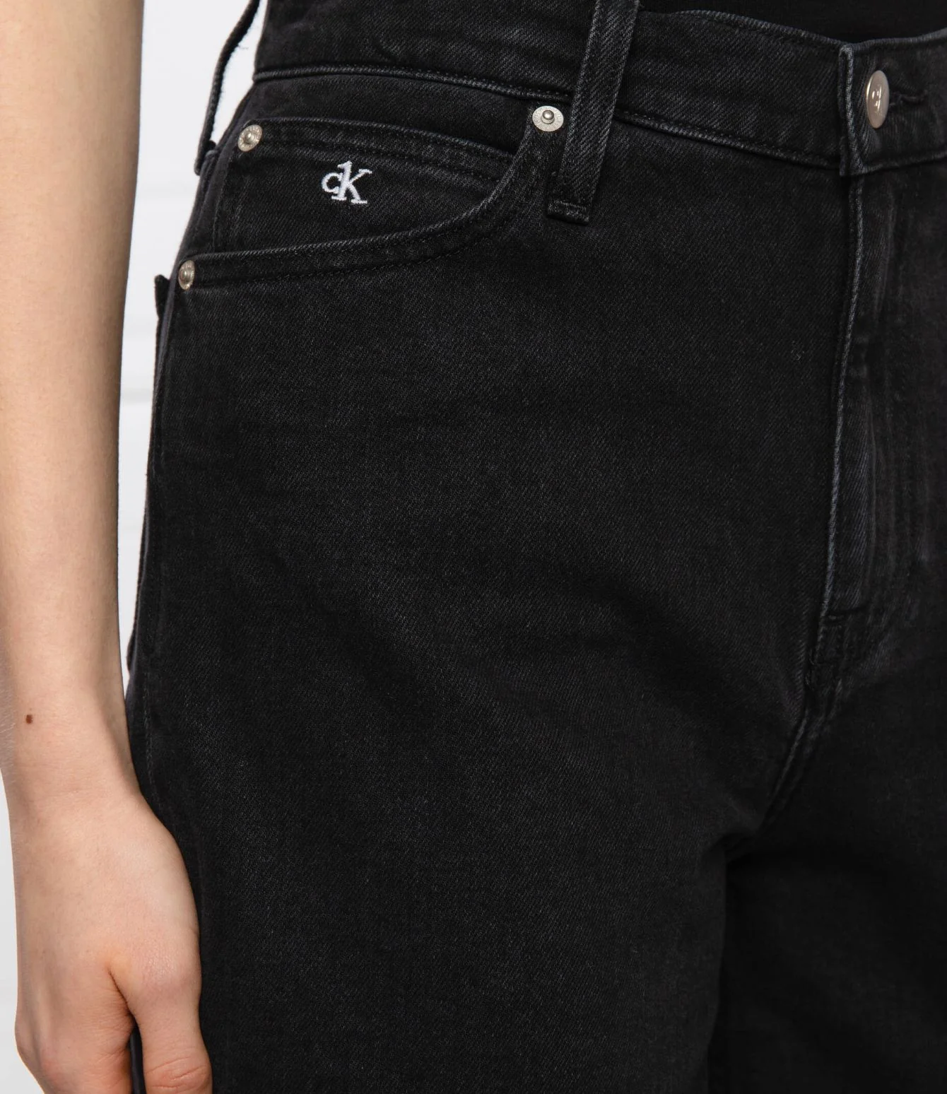 Calvin Klein Jeans - Mom Shorts - Image 4