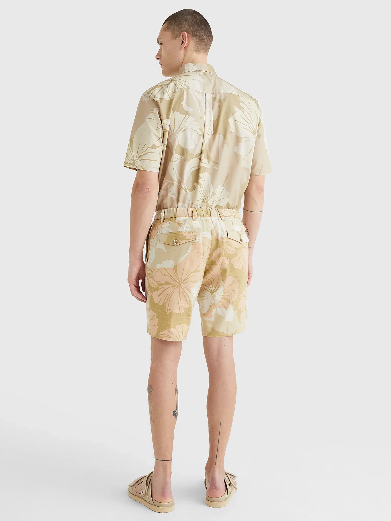 Tommy Hilfiger - Men's Harlem Modern Floral Relaxed Chino Shorts - Image 3