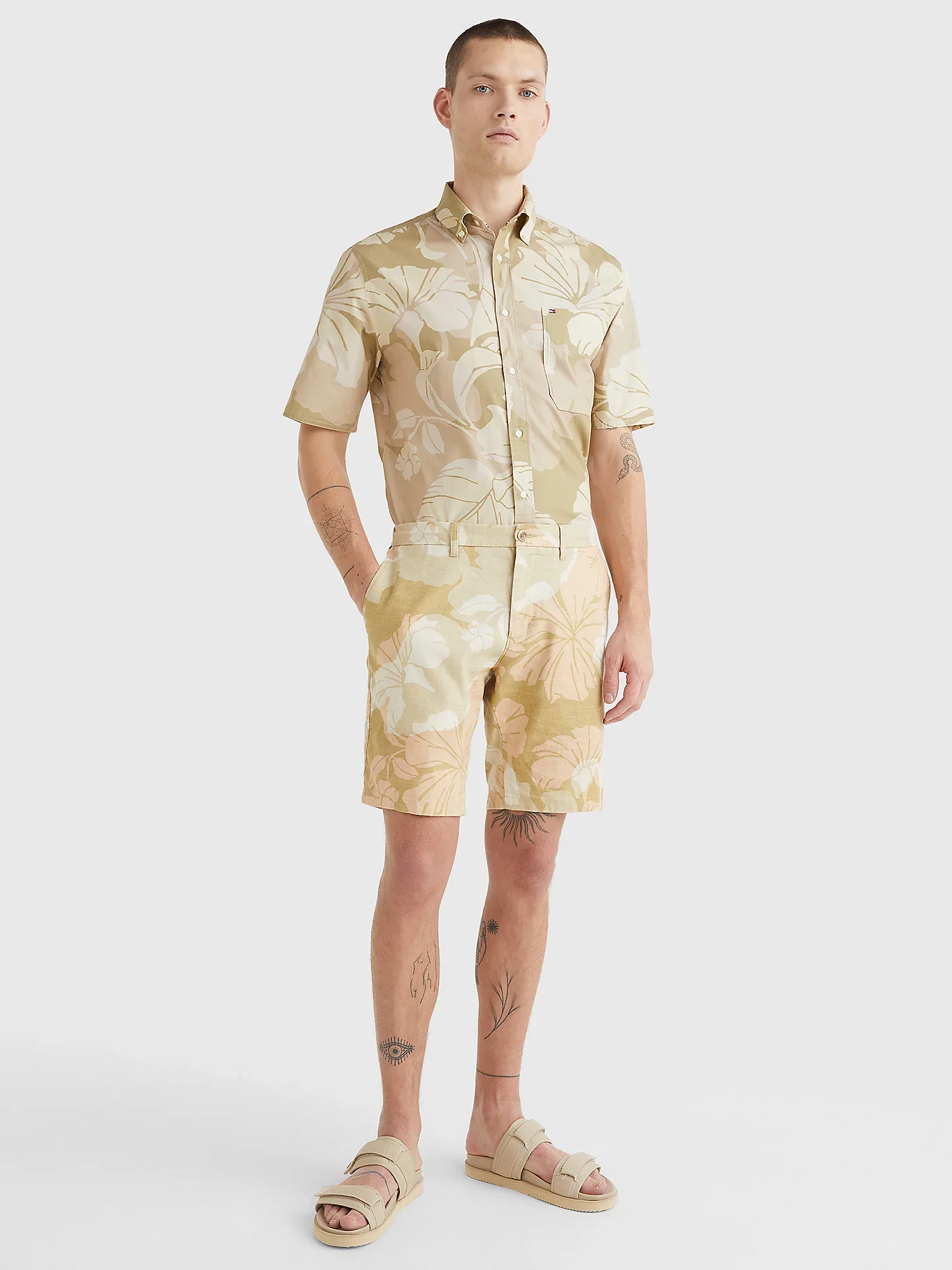 Tommy Hilfiger - Men's Harlem Modern Floral Relaxed Chino Shorts - Image 5