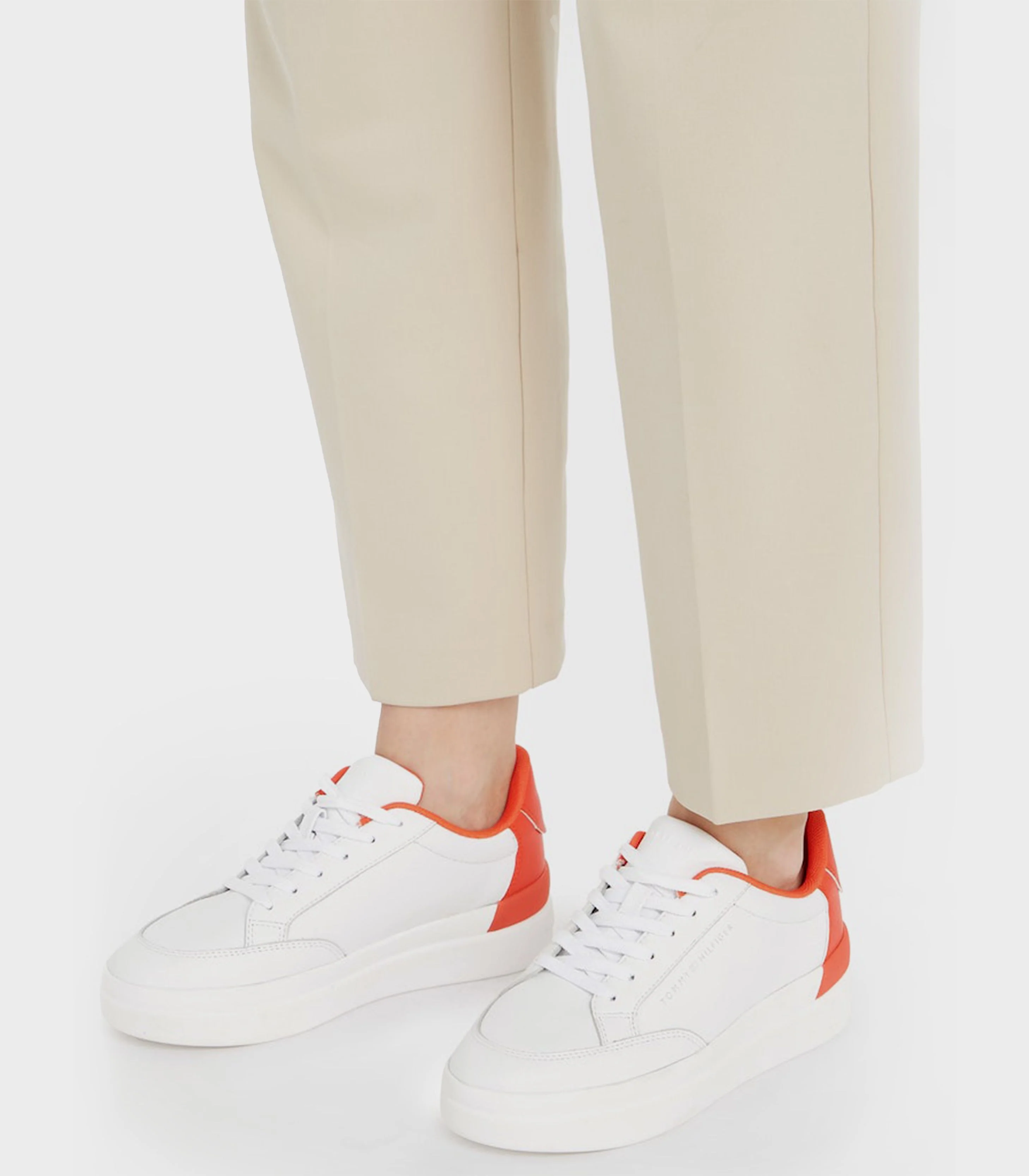 Tommy Hilfiger - Feminine Sneaker With Color Pop - Image 3