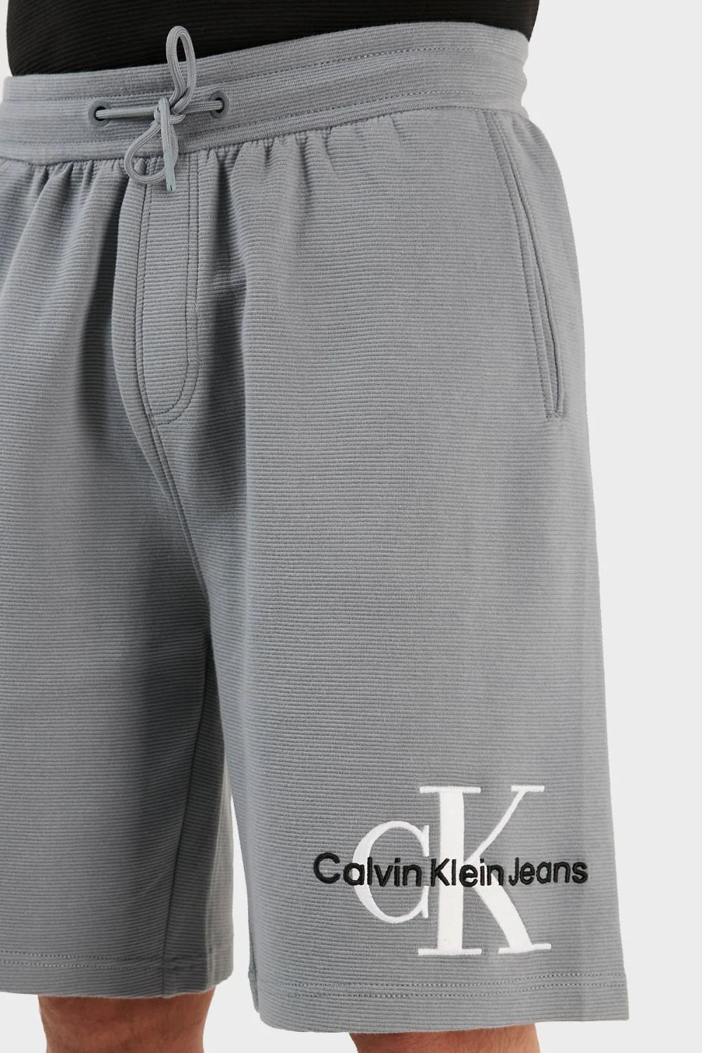Calvin Klein Jeans - Men's Monologo Regular Fit Shorts - Image 4