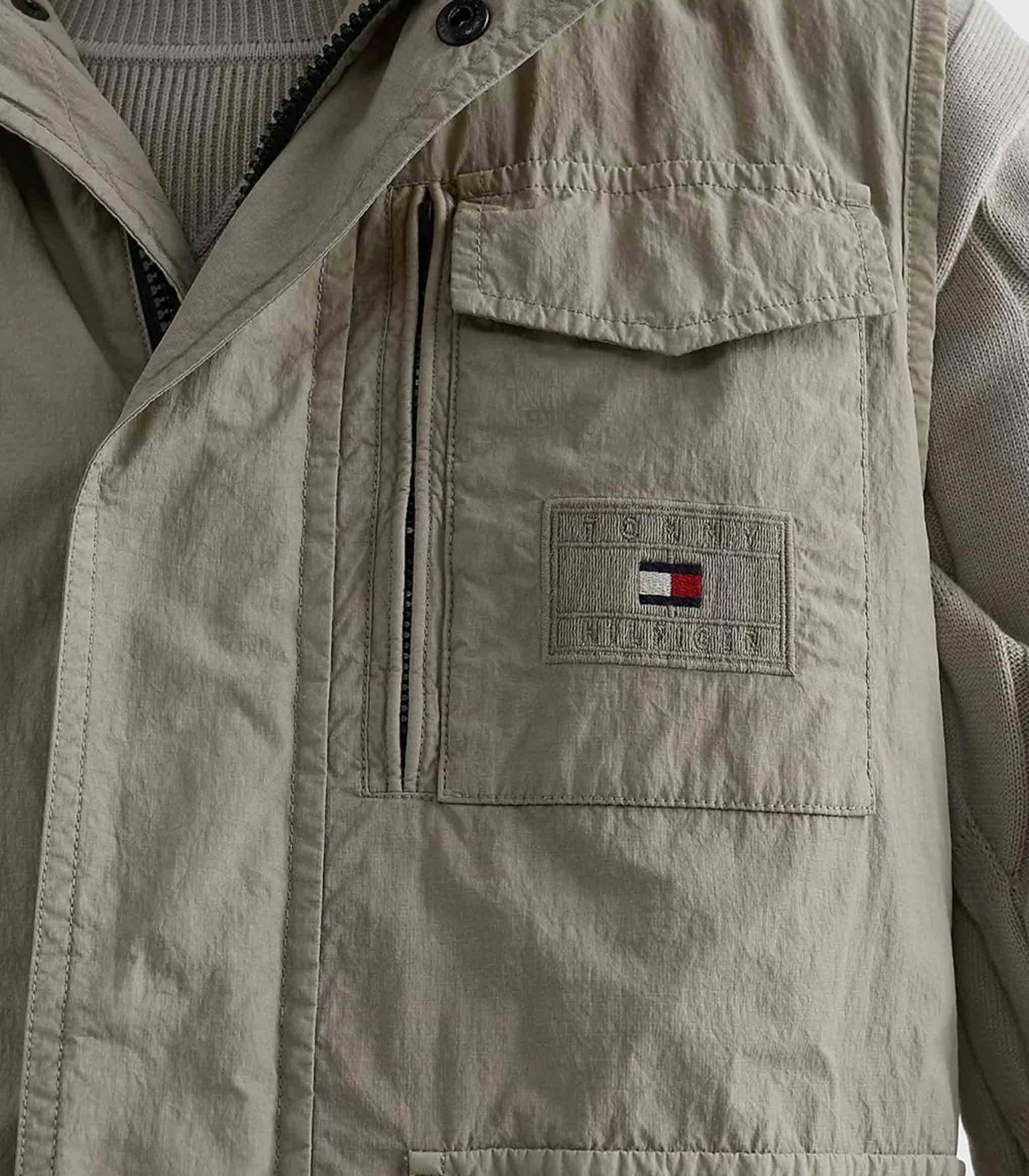 Tommy Hilfiger - Men's Garment Dyed Sail Vest Regular Fit - Image 10