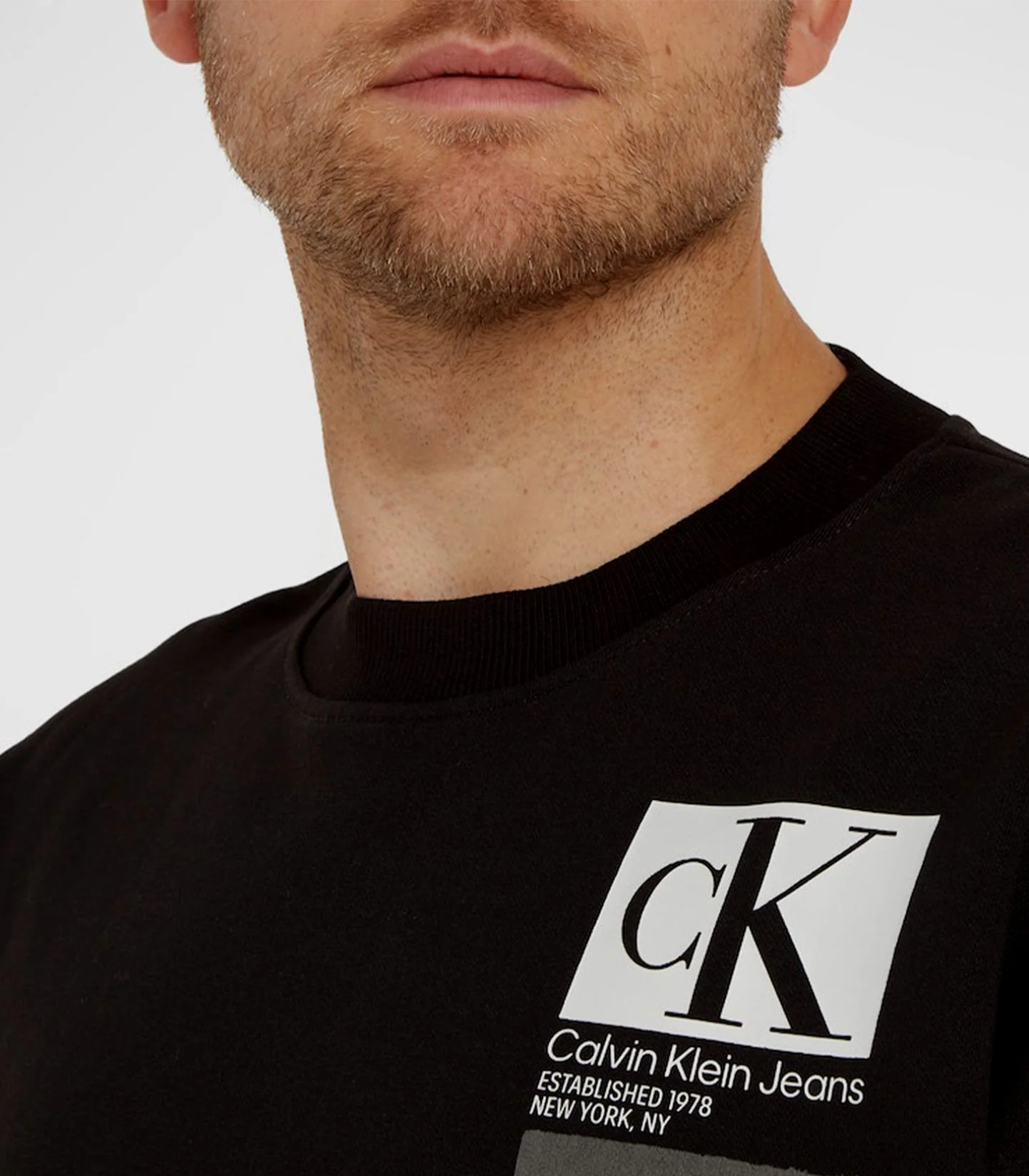 Calvin Klein Jeans - Men's Brushstroke Crew Neck Hoodie Regular Fit - Image 10