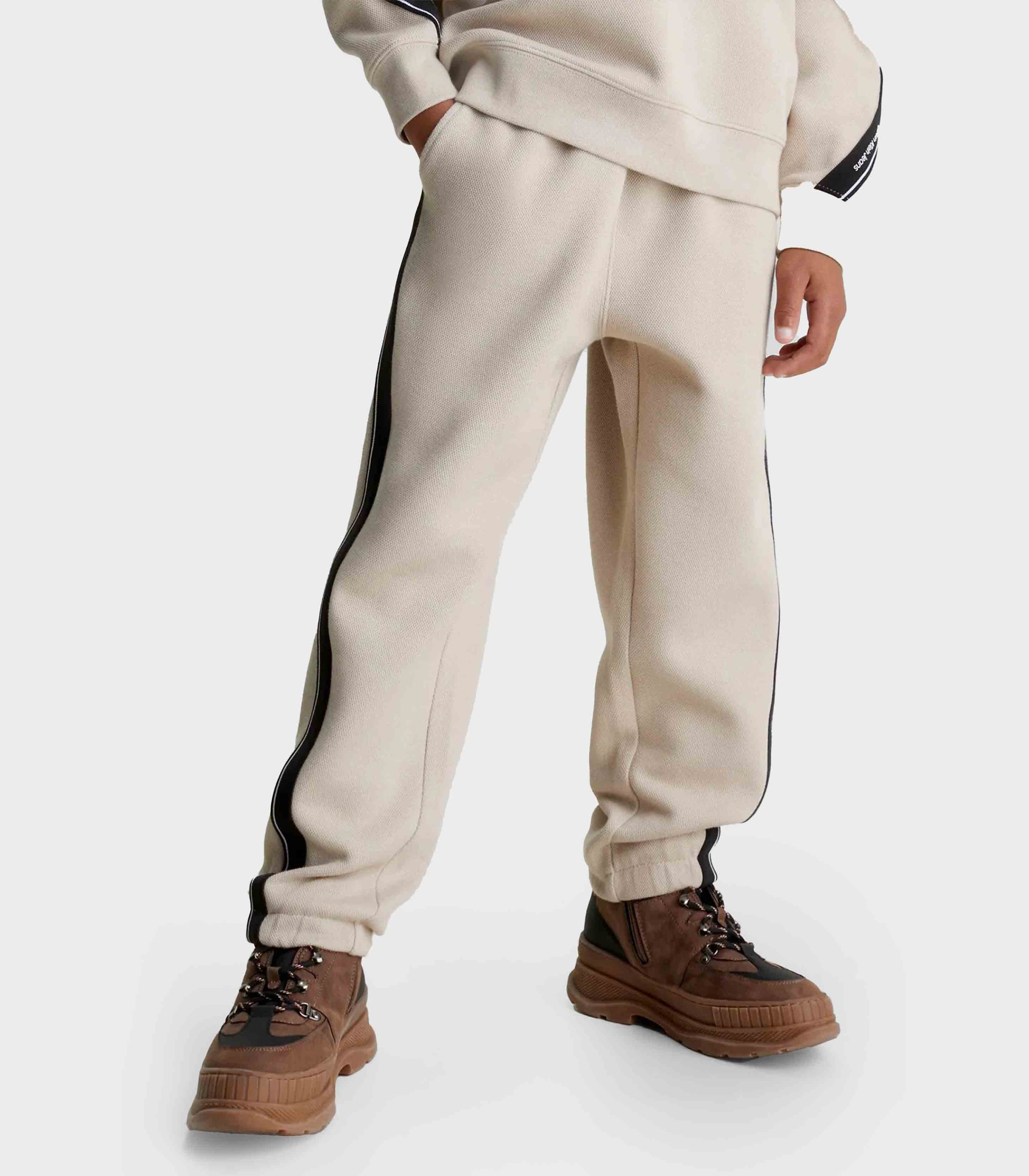 Calvin Klein  - Boys -  Pique Interlock Tape Jogger Regular Fit - Image 9