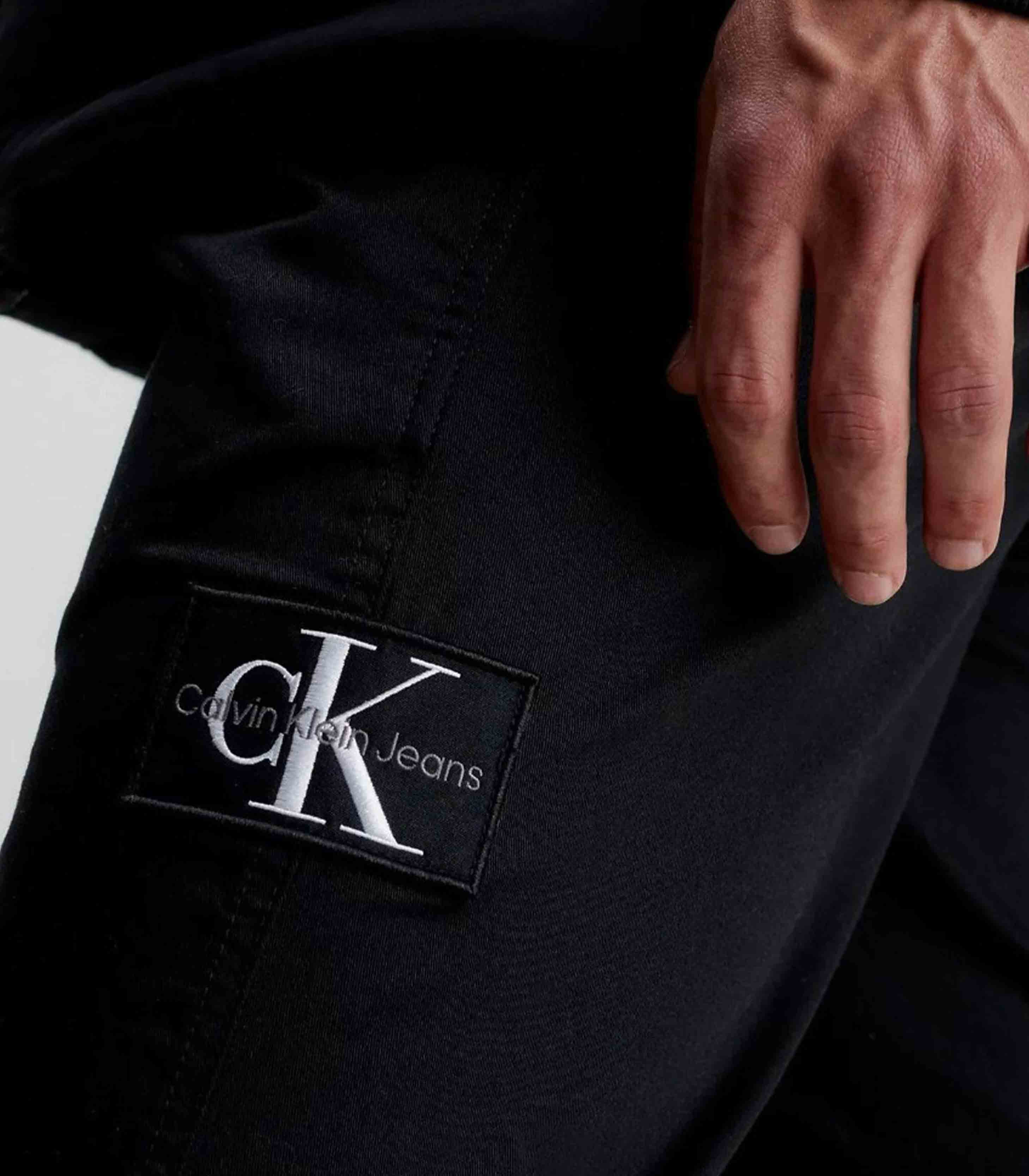 Calvin Klein Jeans - Men's Monologo Casual Badge Chino Pants - Image 9