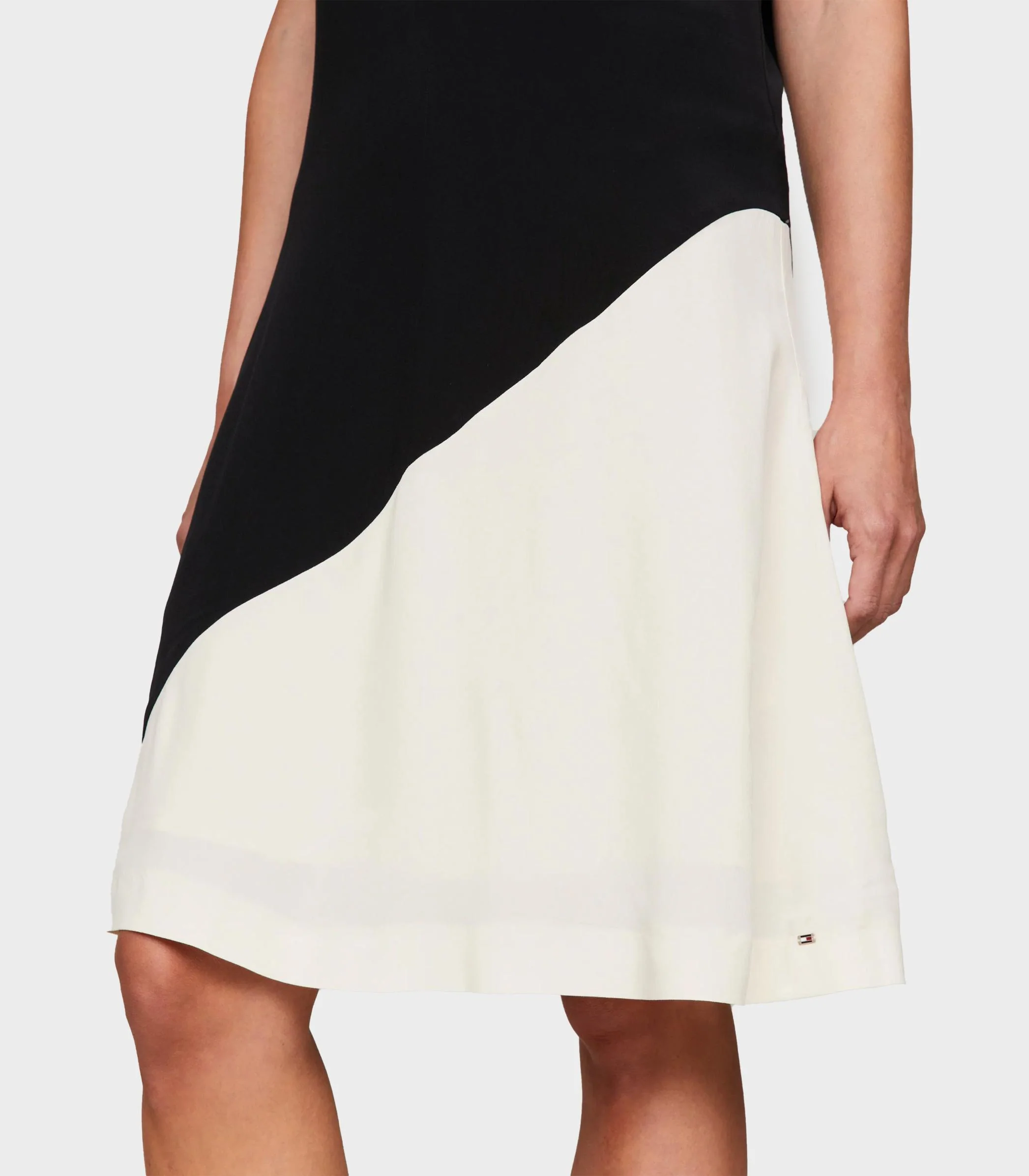 Tommy Hilfiger - Viscose Blocked Knee Dress - Image 5